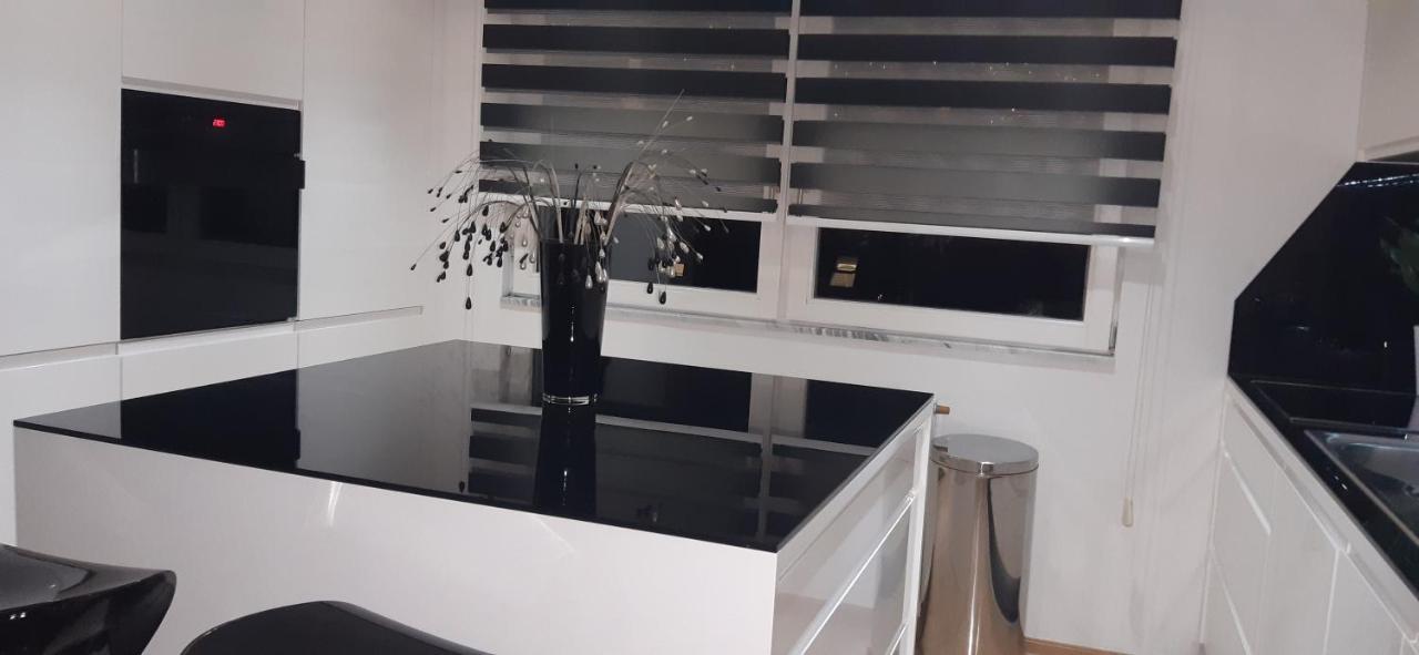 Apartment "Black & White" Sarajevo Phòng bức ảnh