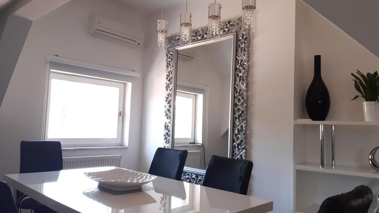 Apartment "Black & White" Sarajevo Phòng bức ảnh